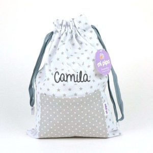 Saquito Guardería Estrellas Gris Bordado con el nombre de Camila